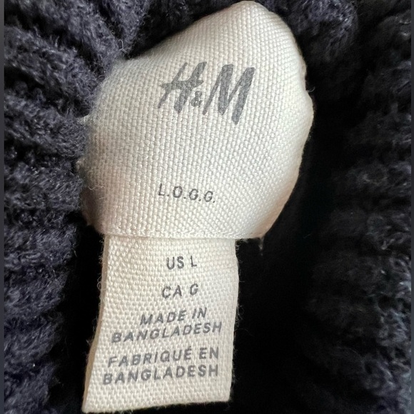 H&M Turtleneck Reindeer Sweater - Picture 2 of 4